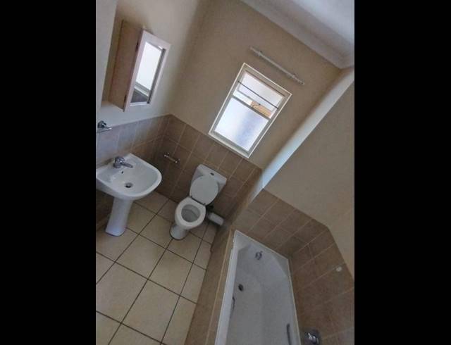 2 BEDROOM PROPERTY TO RENT IN KOSMOSDAL